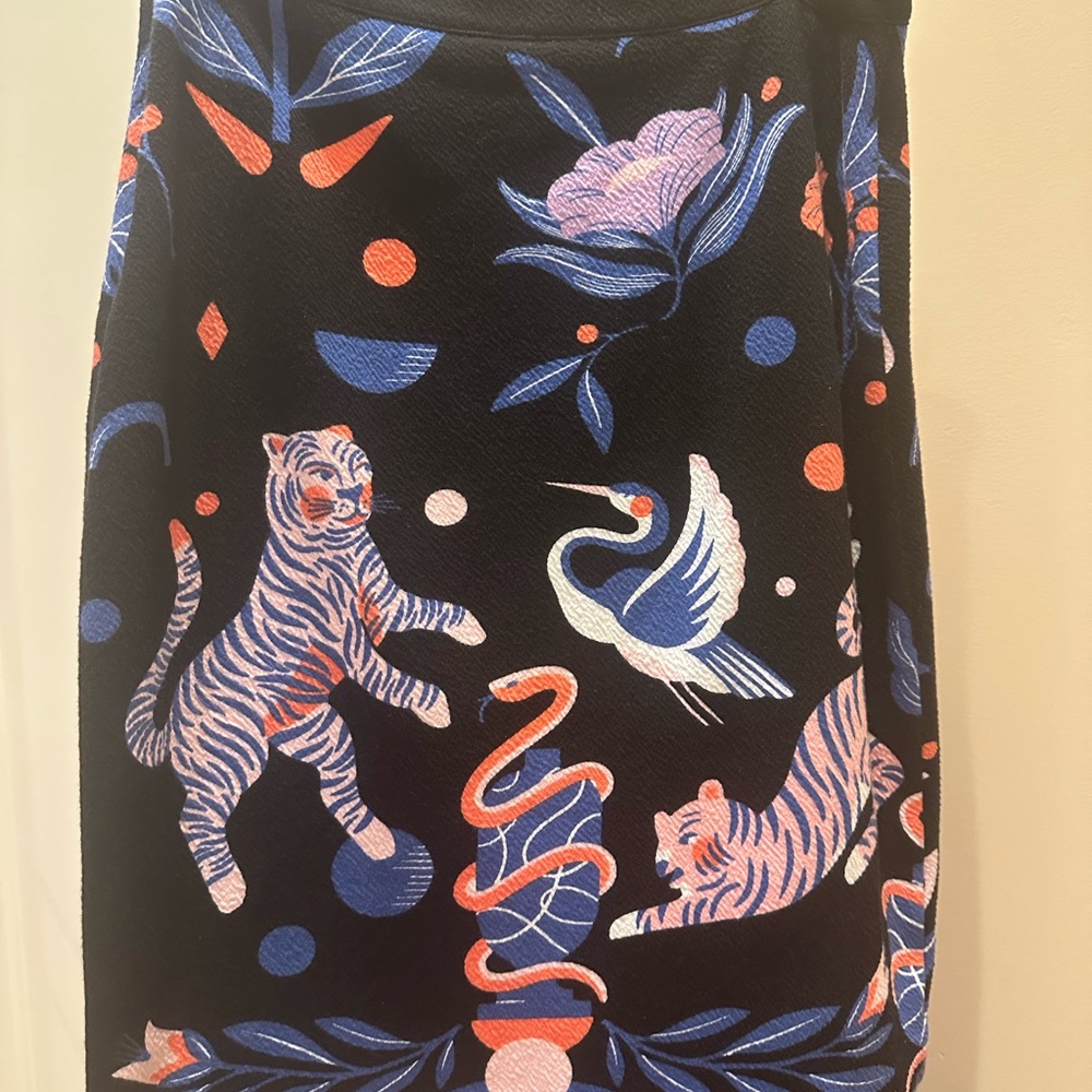 Elegant Black Pencil Skirt with Blue and Pink Accents - Picture 5 of 7